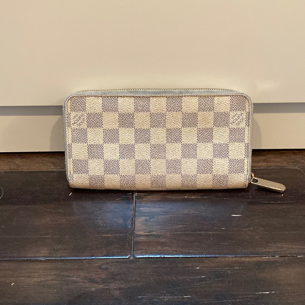 Louis Vuitton zippy wallet made in France